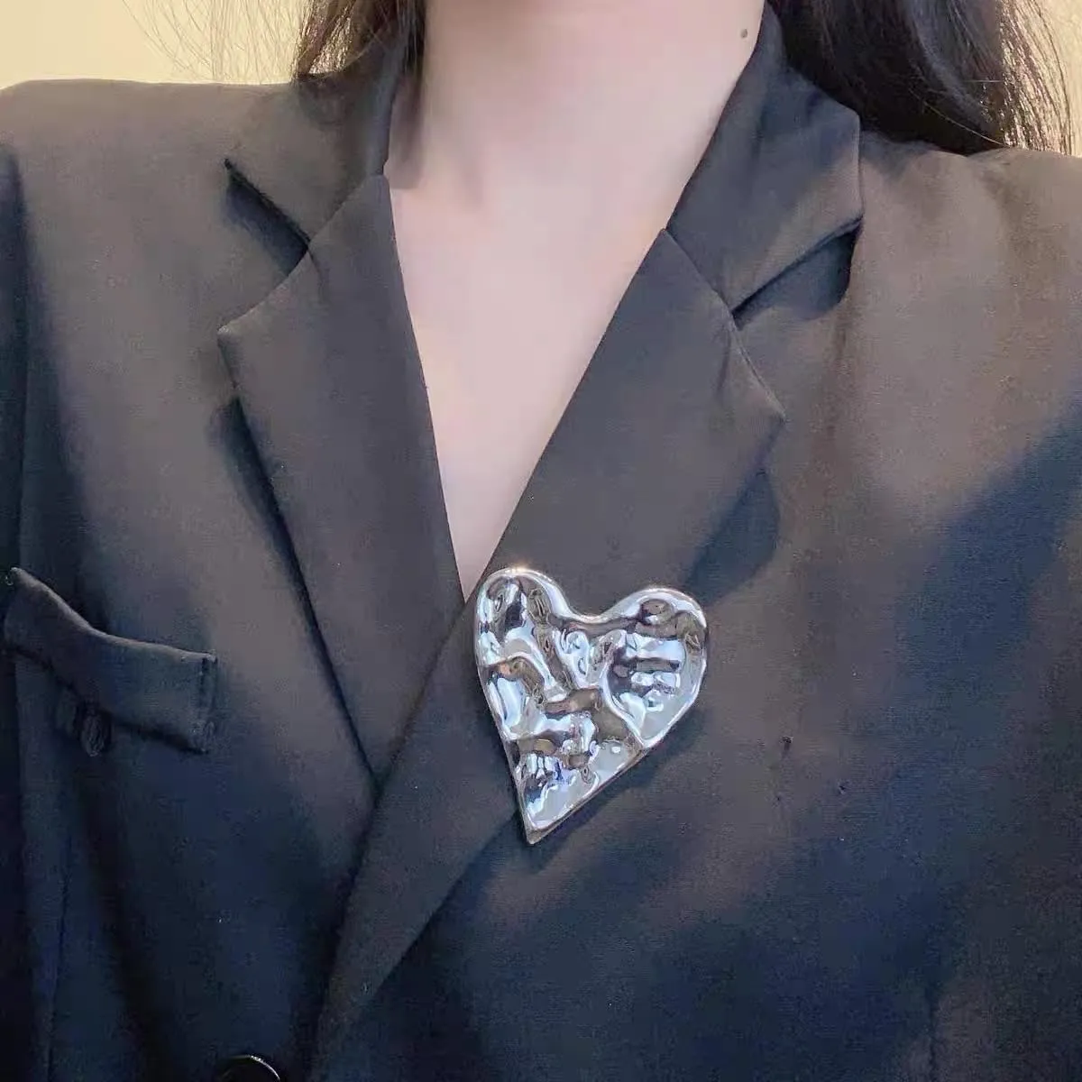 Irregular Hammered Chunky Large Heart Brooch Stainless Steel Pin for Women Men Fashion Statement Love Hearted Lapel Brooches Wedding Party Clothes Badge Bags Hats Suit Sweater Cornate Trendy Jewelry