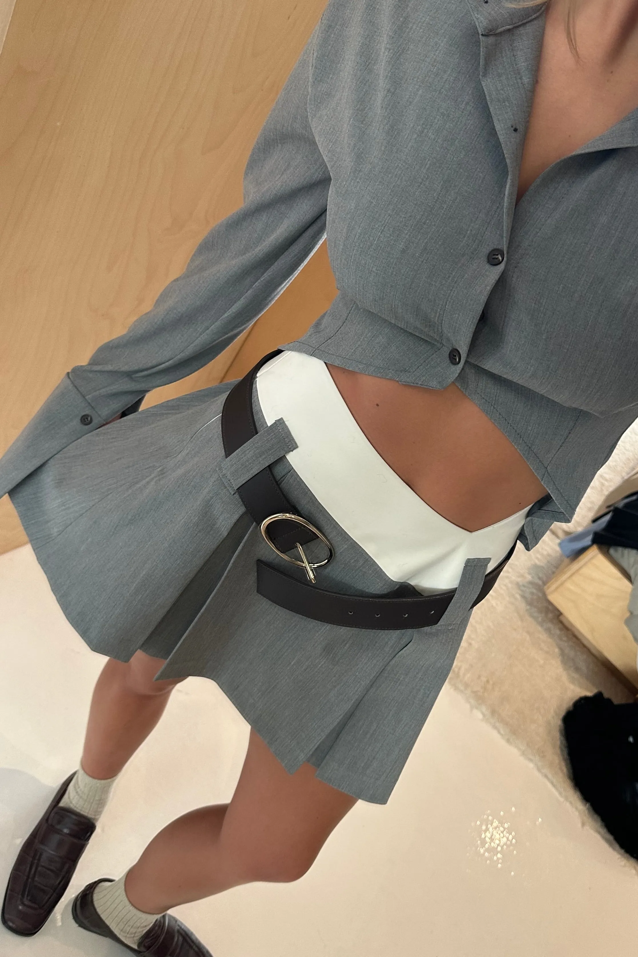 PLEATED ANGLED WAIST MINI SKIRT in IVORY/GREY