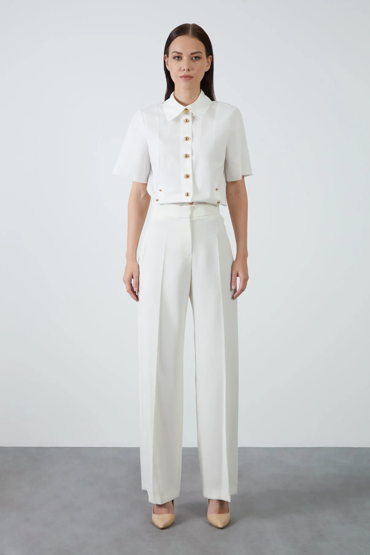 Stylish Ecru Trousers with Loose Leg